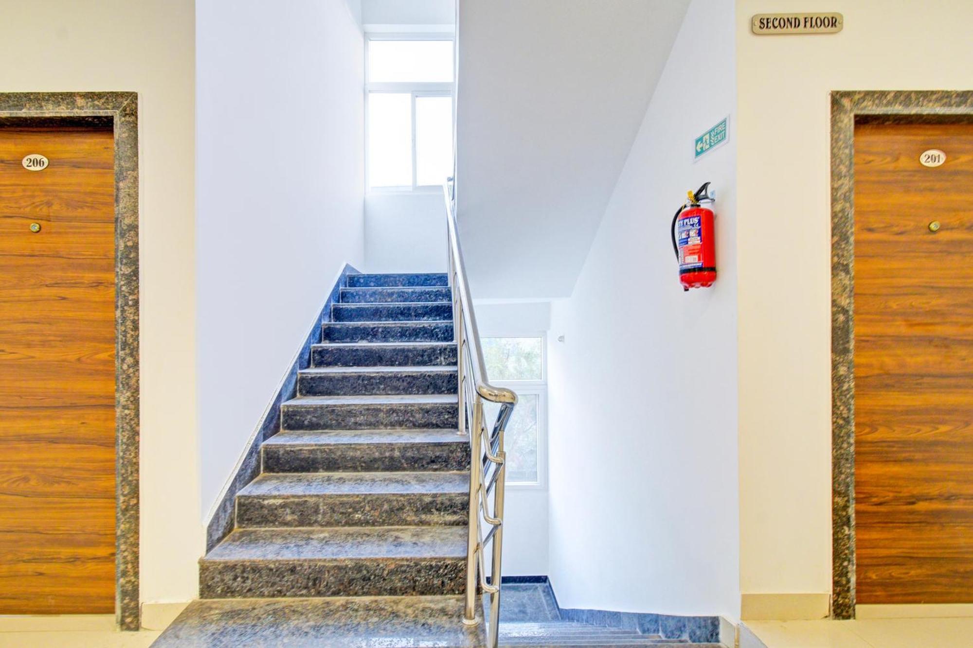 Super Townhouse Oak Suchitra Kompally Road Formerly Sun Moon Hotels Trimulgherry Εξωτερικό φωτογραφία